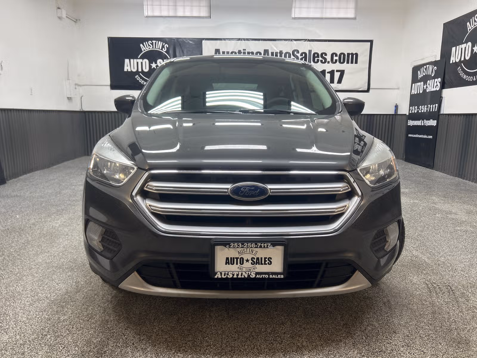 2017 Ford Escape SE Upper Image 2