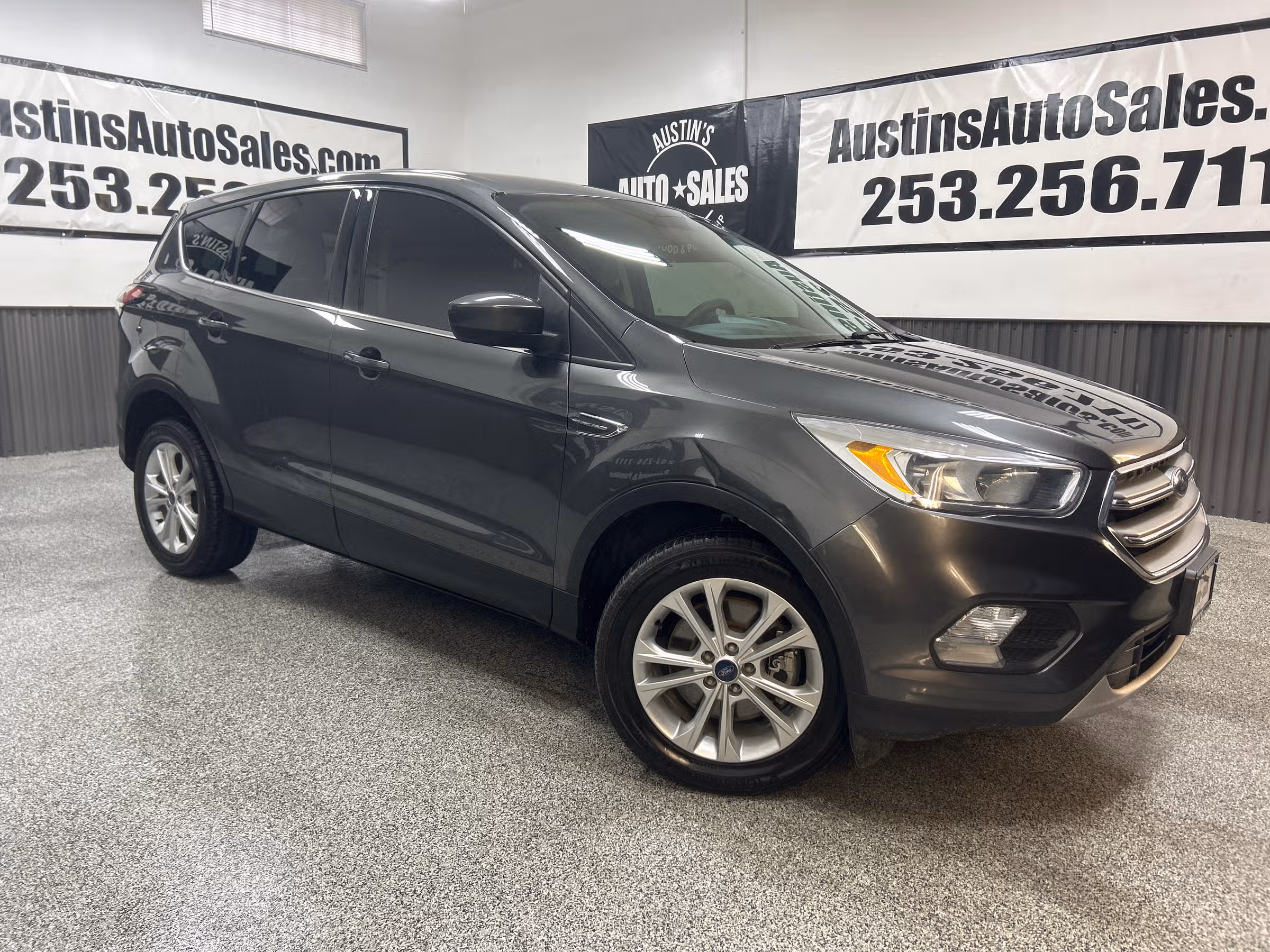 2017 Ford Escape SE Image 1