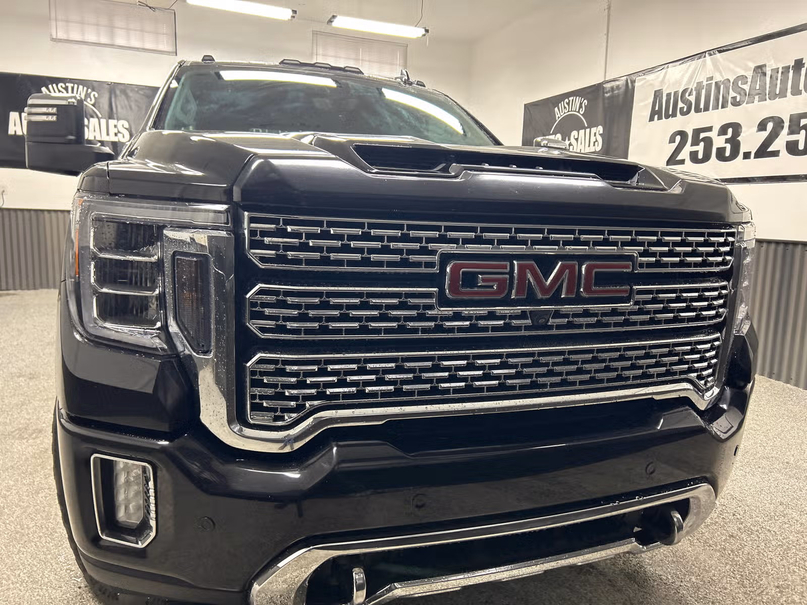 2021 GMC Sierra 3500HD Denali Upper Image 2