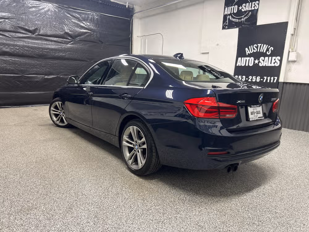 2017 BMW 3 Series 330i xDrive Lower Image 2