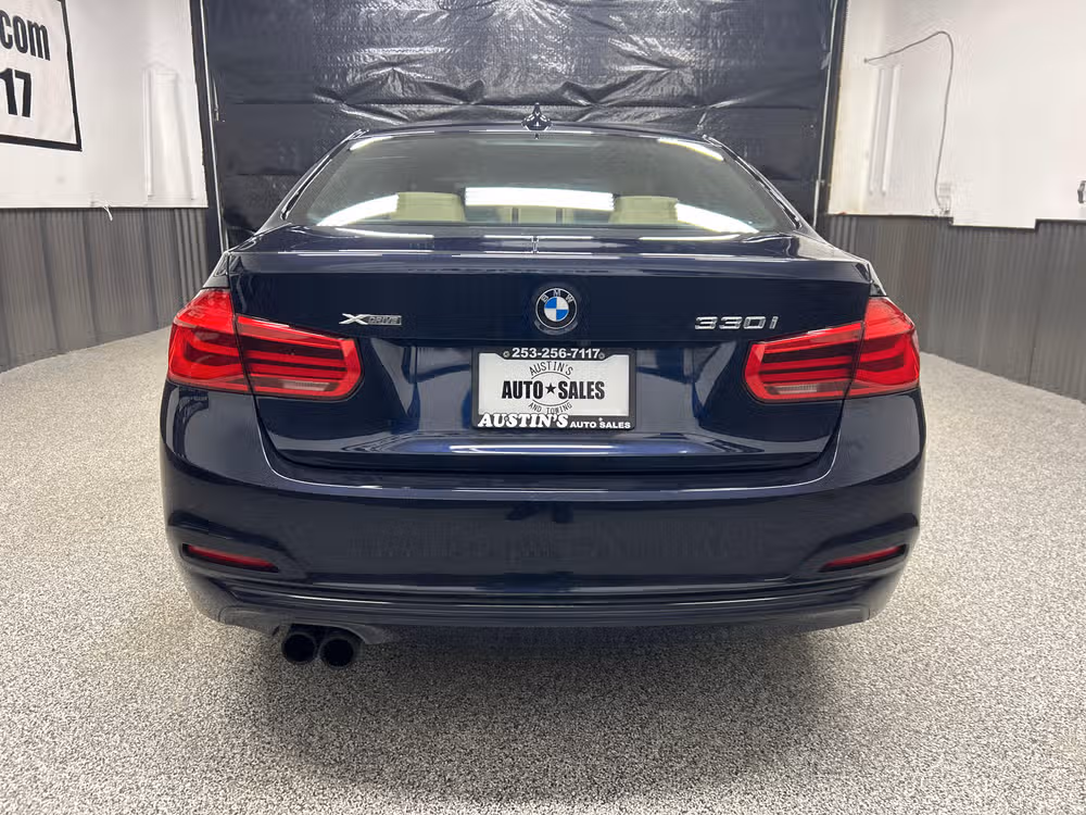2017 BMW 3 Series 330i xDrive Image 5