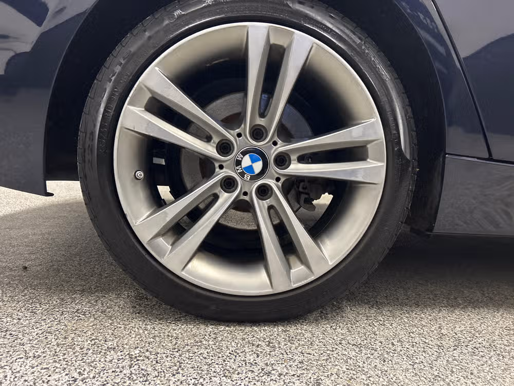 2017 BMW 3 Series 330i xDrive Image 7
