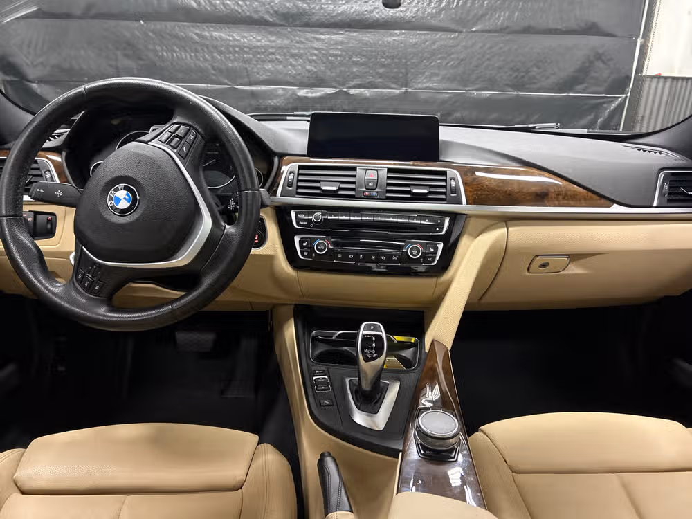 2017 BMW 3 Series 330i xDrive Image 11