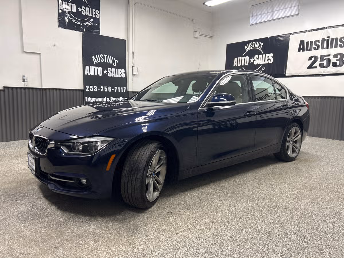 2017 BMW 3 Series 330i xDrive Image 3