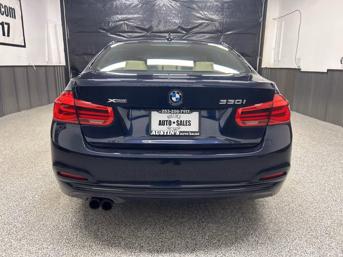 2017 BMW 3 Series 330i xDrive Image 5