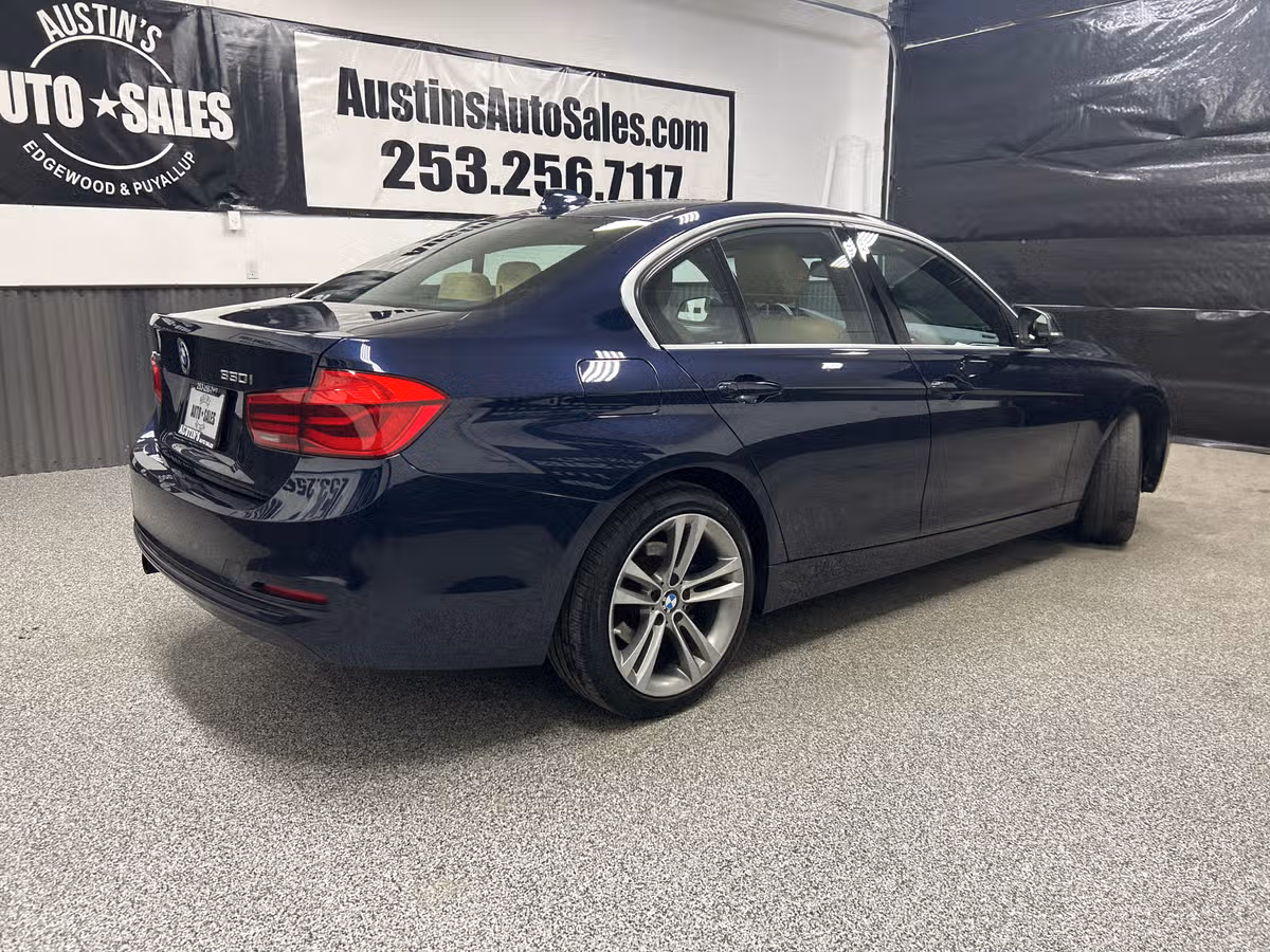 2017 BMW 3 Series 330i xDrive Image 6