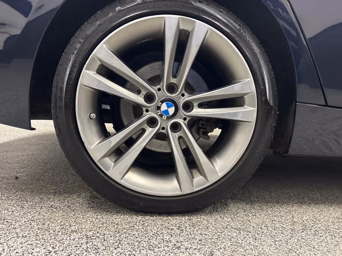 2017 BMW 3 Series 330i xDrive Image 7