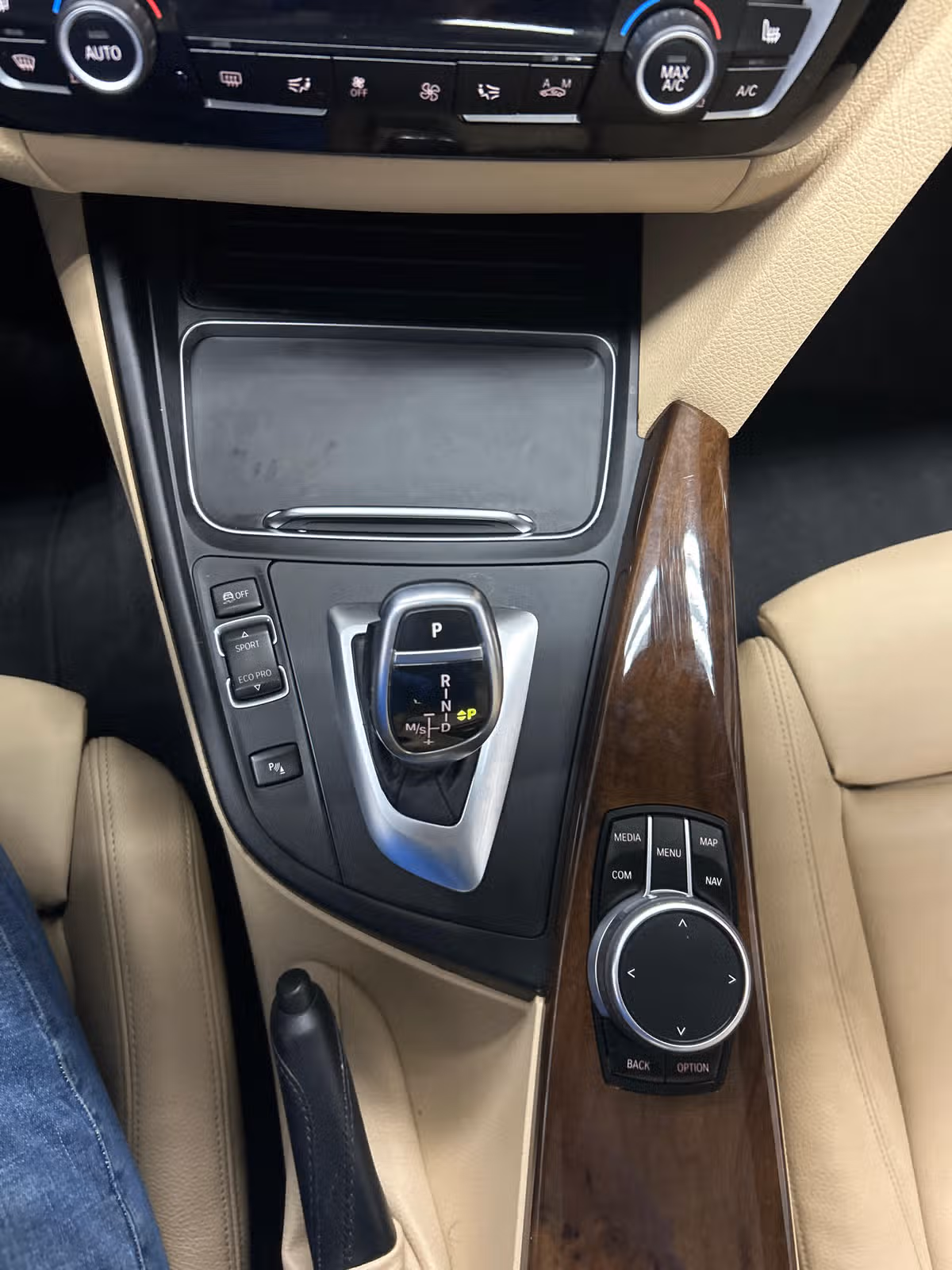 2017 BMW 3 Series 330i xDrive Image 14