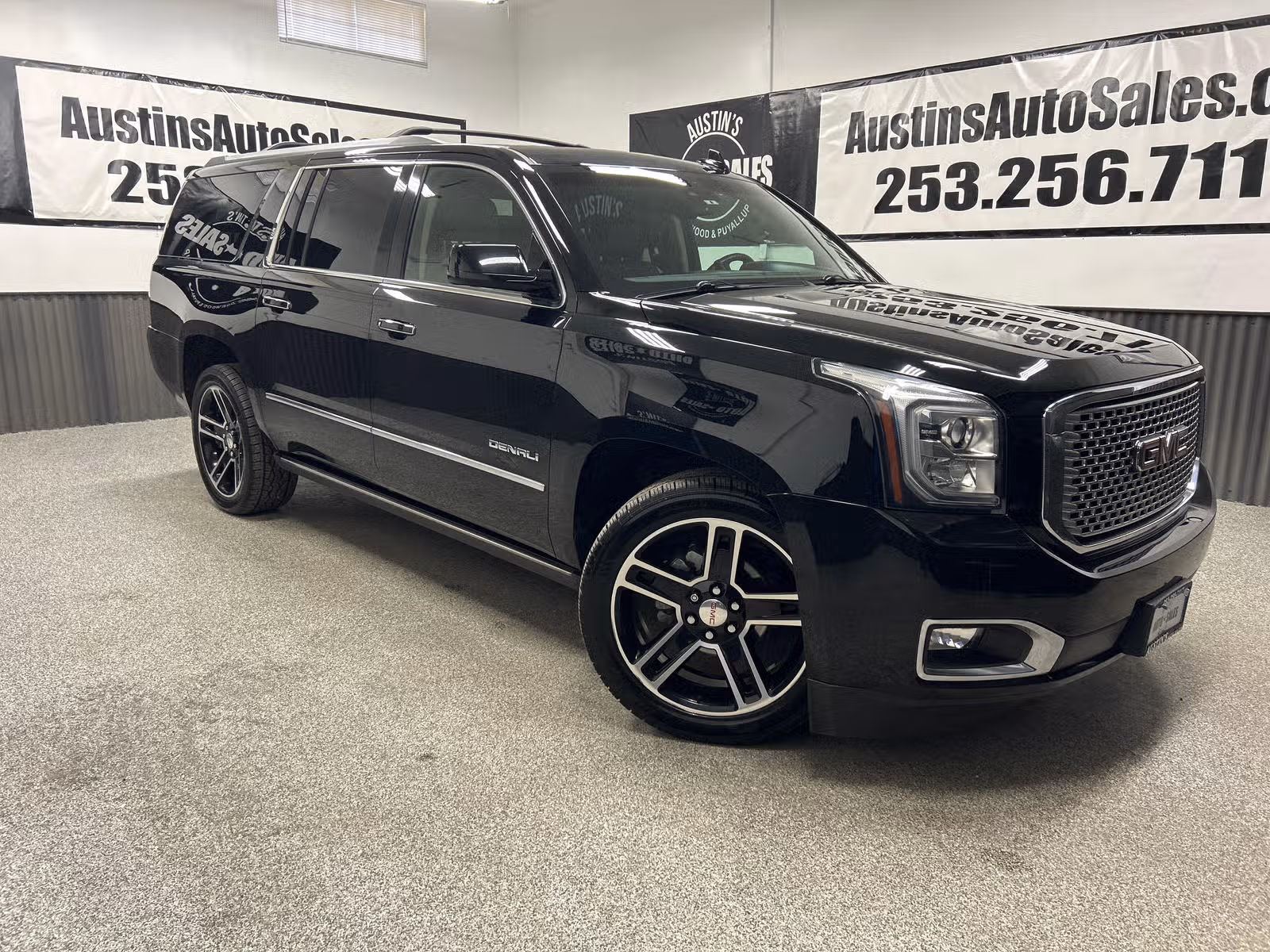 2015 GMC Yukon XL Denali Upper Image 1