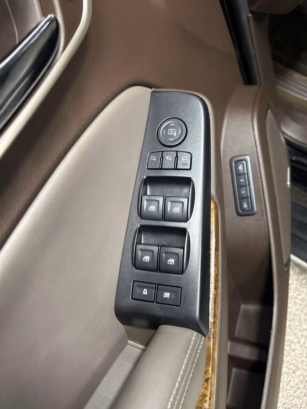 2015 GMC Yukon XL Denali Image 9