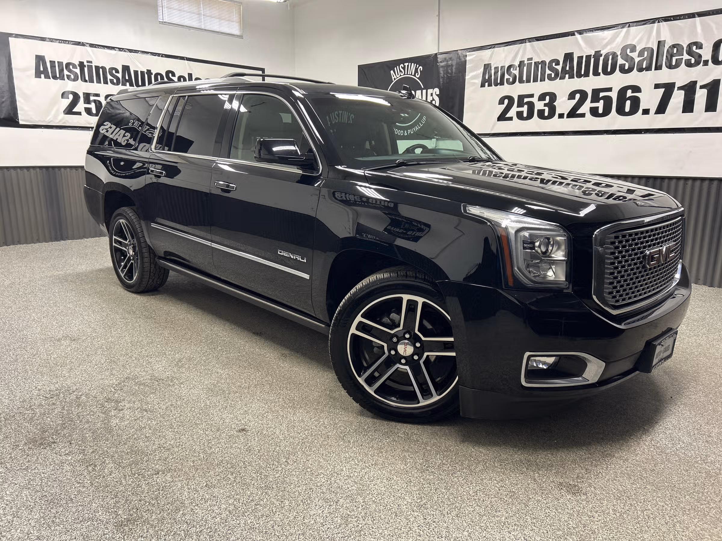 2015 GMC Yukon XL Denali Image 1