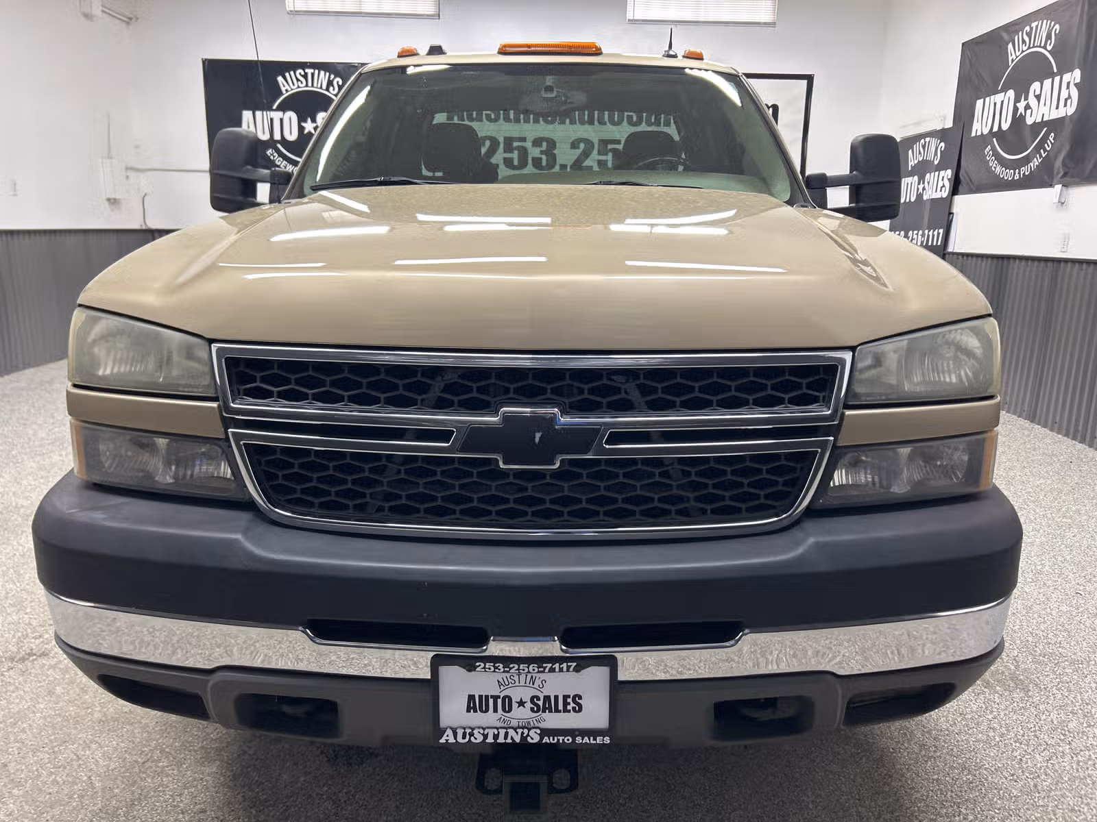 2005 Chevrolet Silverado 3500 LS Upper Image 2
