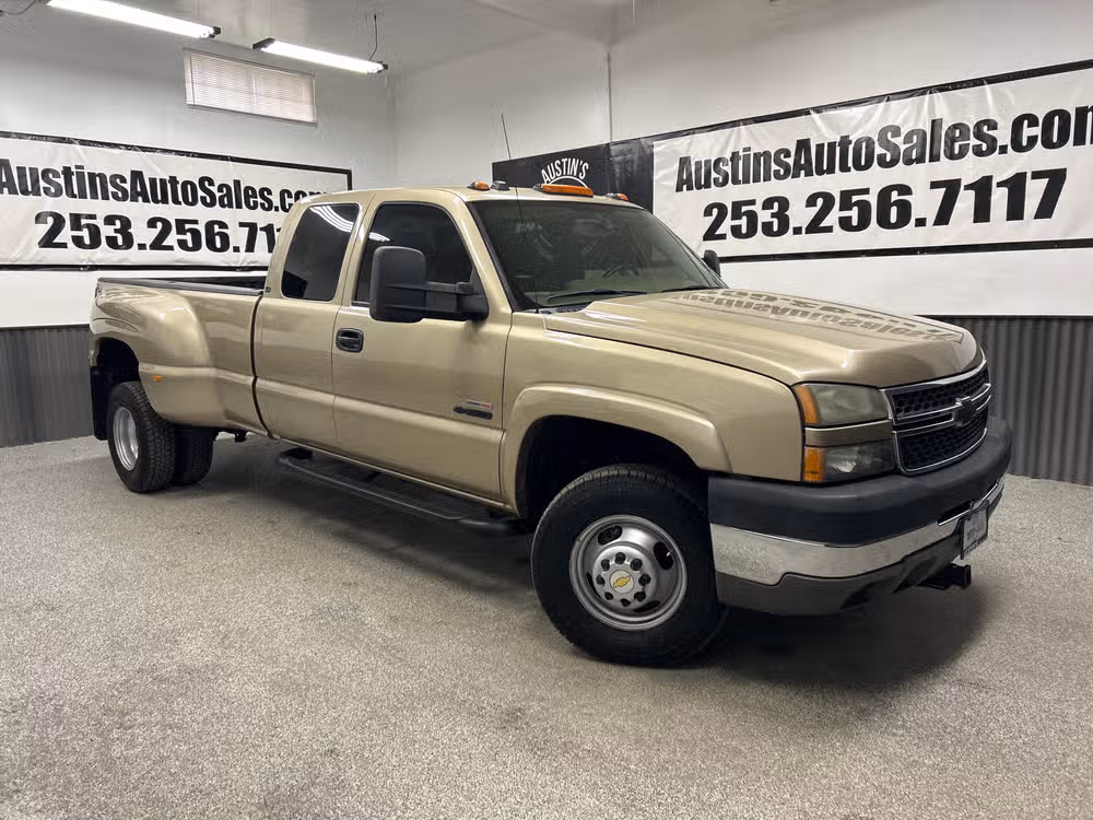 2005 Chevrolet Silverado HD LS 4WD Extended Cab LWB DRW's photo