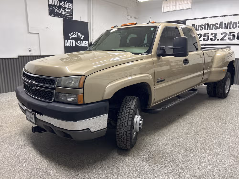 2005 Chevrolet Silverado 3500 LS Image 3
