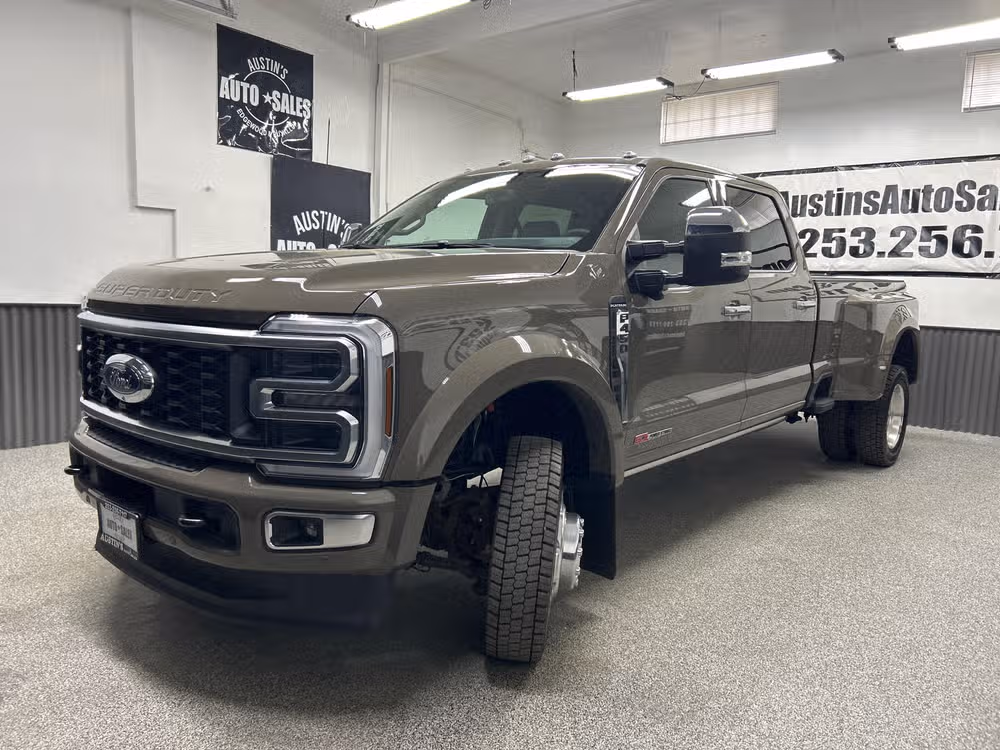 2026 Ford F-450 Super Duty Platinum Lower Image 1