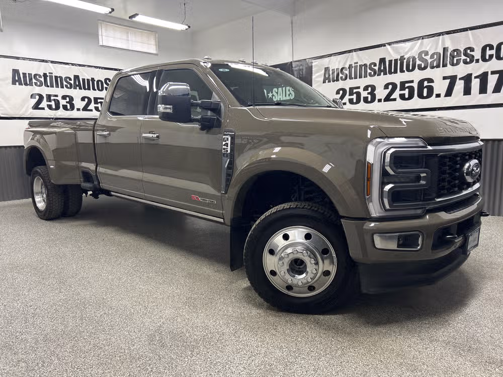 2026 Ford F-450 Platinum 4x4 Crew Cab 8' Box DRW's photo