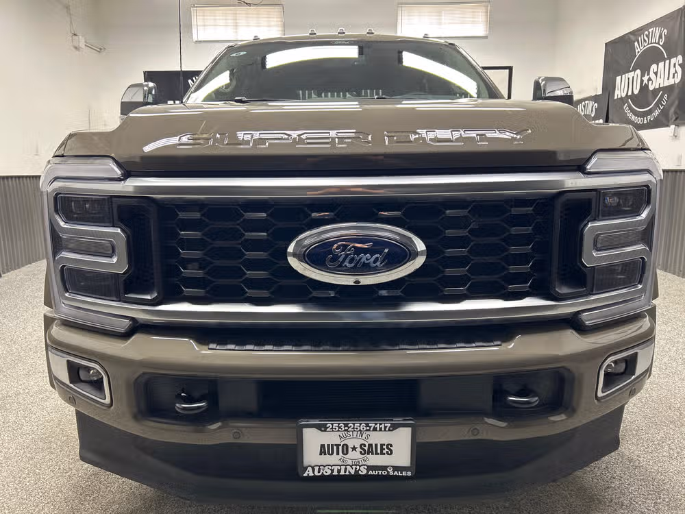 2026 Ford F-450 Super Duty Platinum Image 2