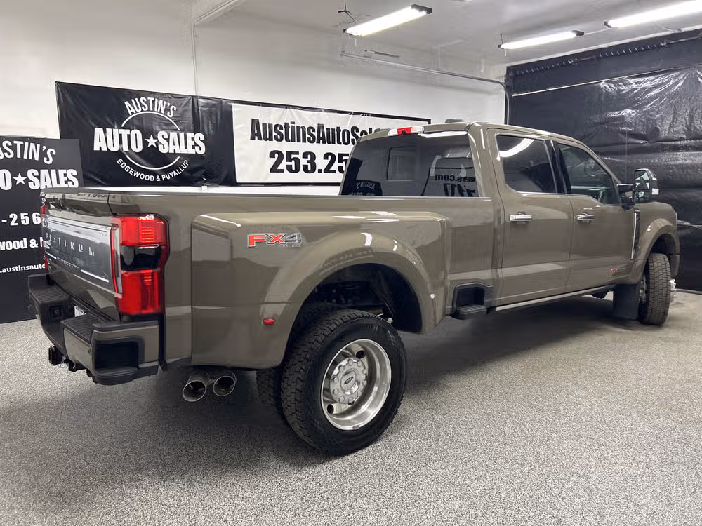 2026 Ford F-450 Super Duty Platinum Image 6