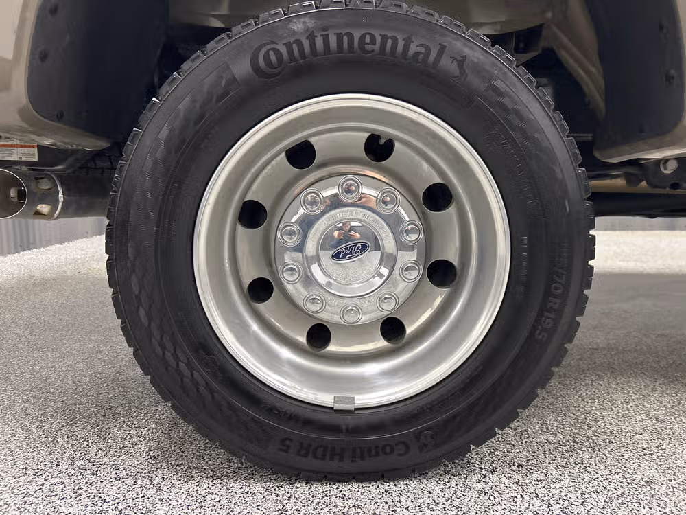 2026 Ford F-450 Super Duty Platinum Image 7