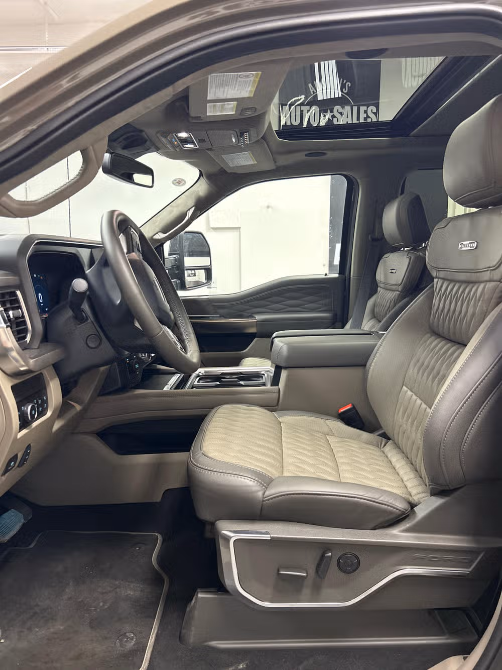 2026 Ford F-450 Super Duty Platinum Image 11