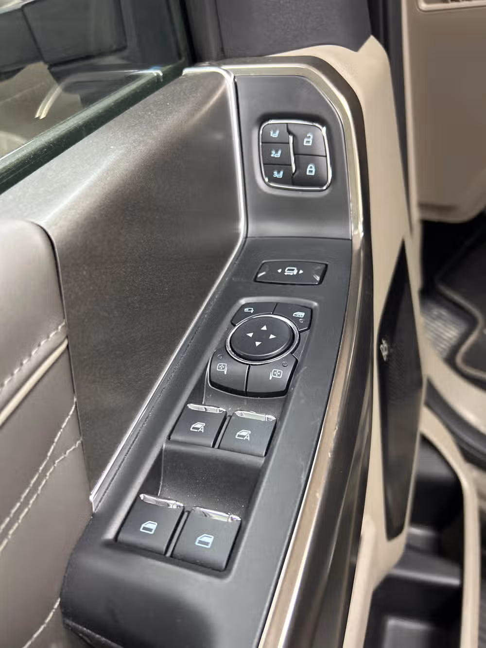 2026 Ford F-450 Super Duty Platinum Image 12