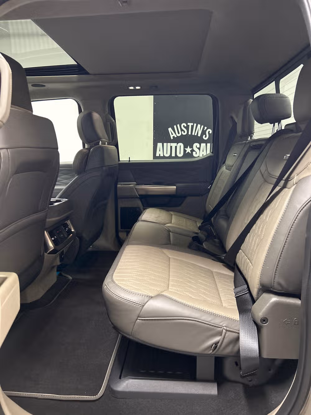 2026 Ford F-450 Super Duty Platinum Image 14