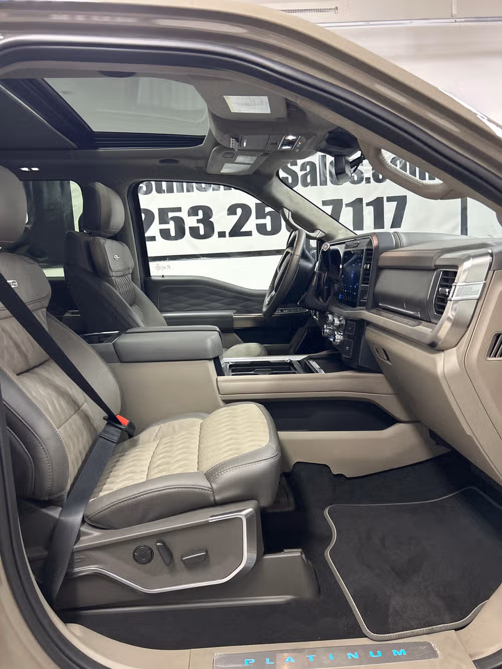 2026 Ford F-450 Super Duty Platinum Image 18