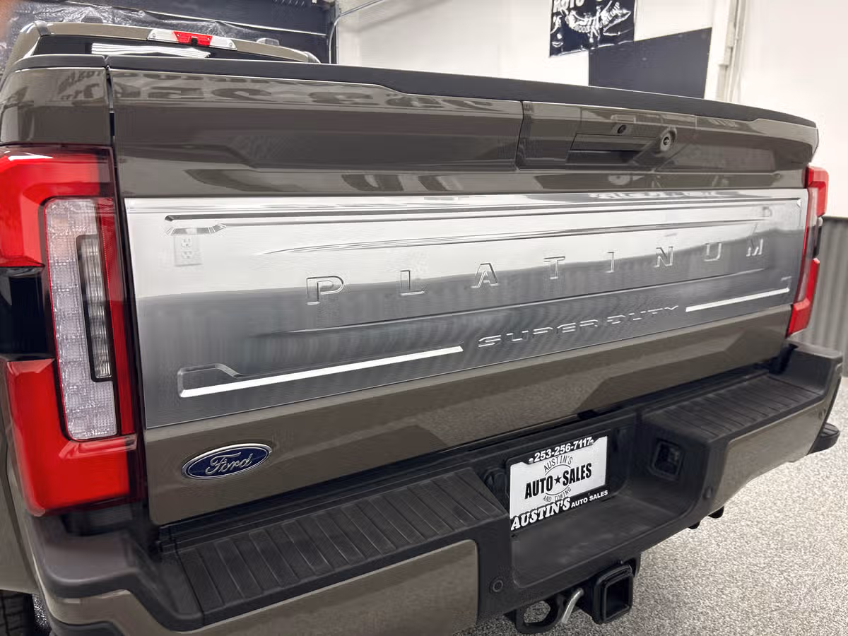 2026 Ford F-450 Super Duty Platinum Image 5