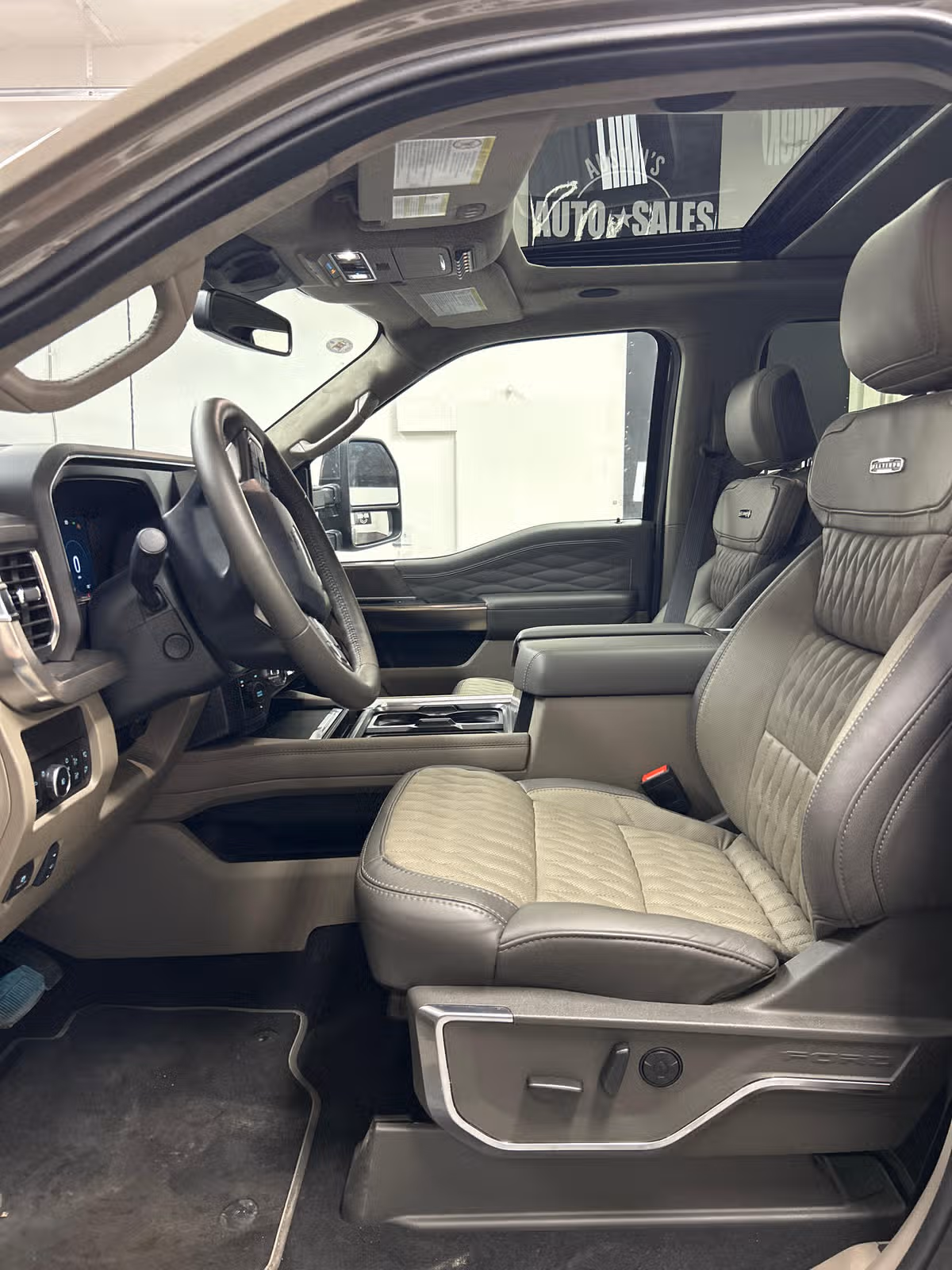 2026 Ford F-450 Super Duty Platinum Image 11