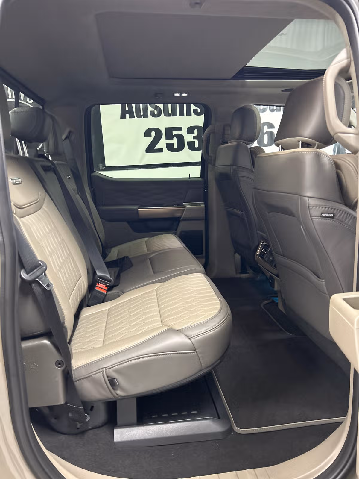 2026 Ford F-450 Super Duty Platinum Image 17