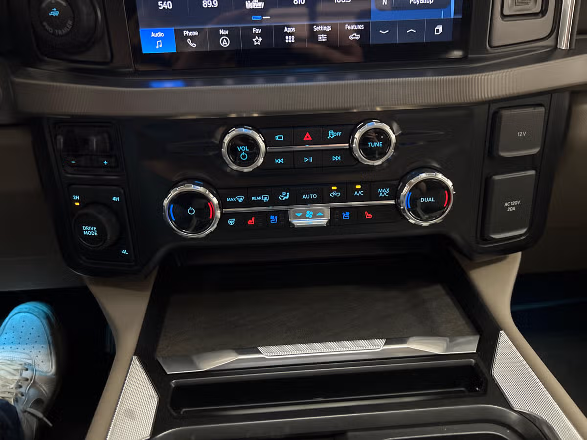 2026 Ford F-450 Super Duty Platinum Image 22