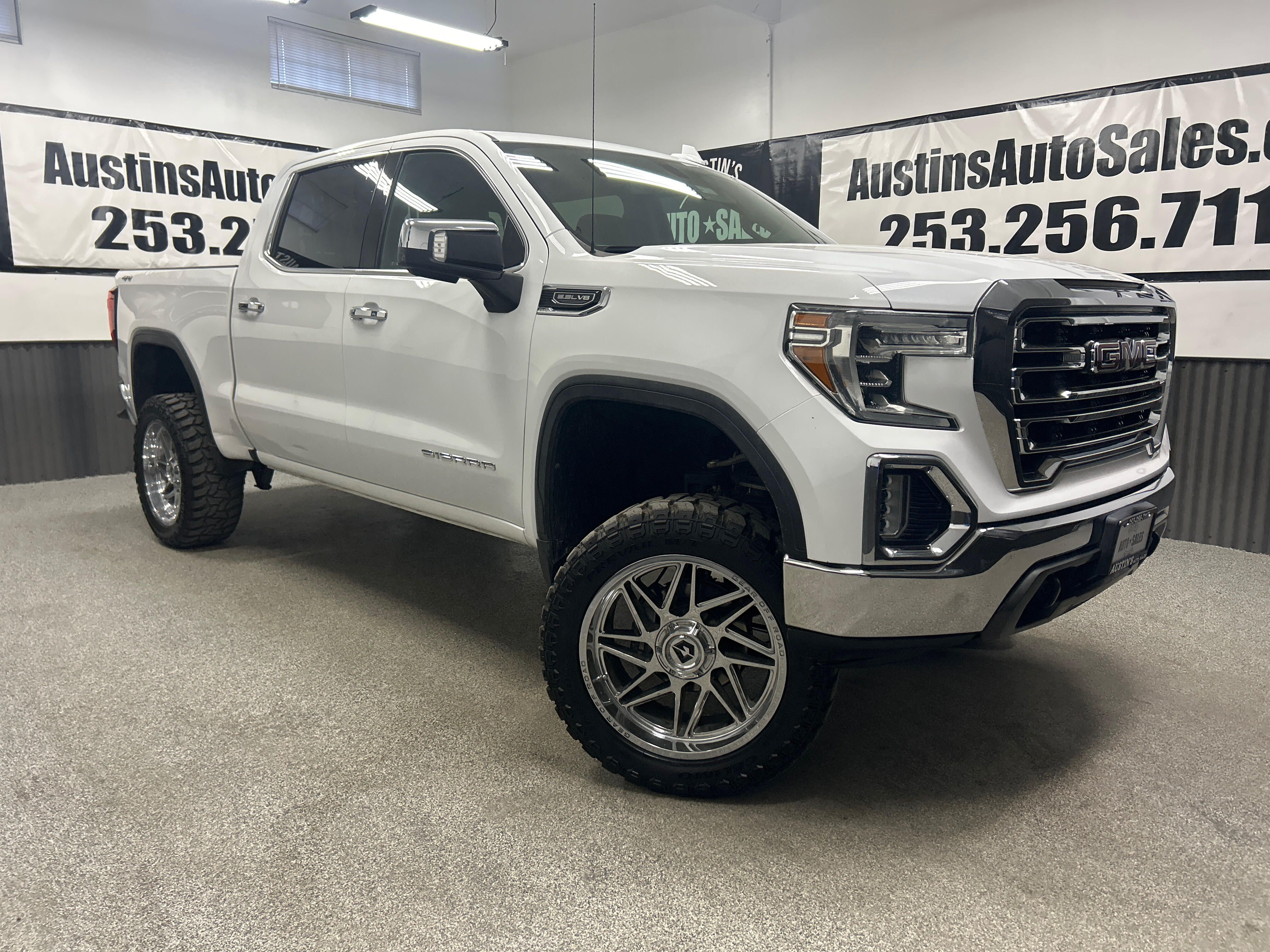2019 GMC Sierra 4WD Crew Cab Short Box SLT's photo