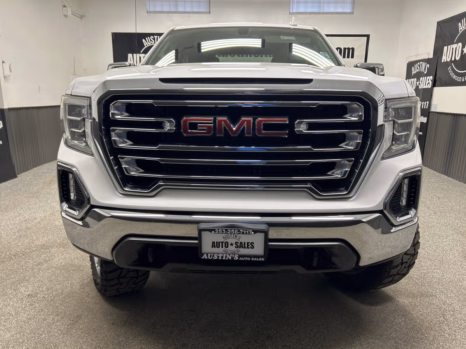 2019 GMC Sierra 1500 SLT Upper Image 2