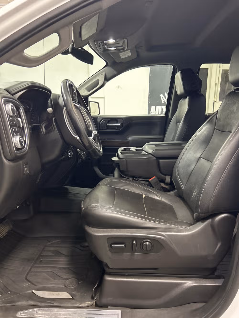 2019 GMC Sierra 1500 SLT Image 8