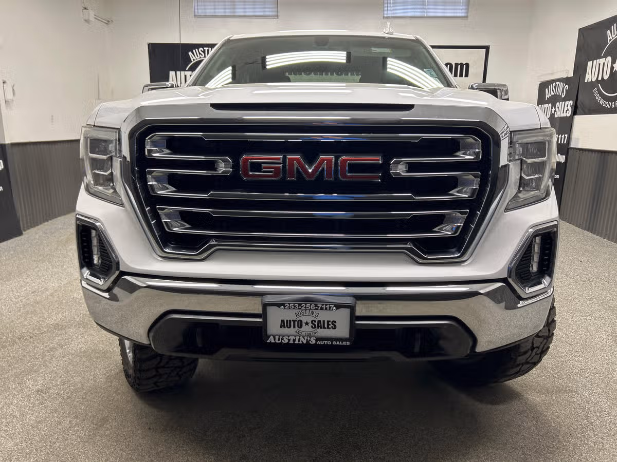 2019 GMC Sierra 1500 SLT Image 2