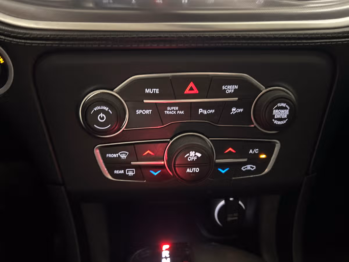 2019 Dodge Charger R/T Image 16
