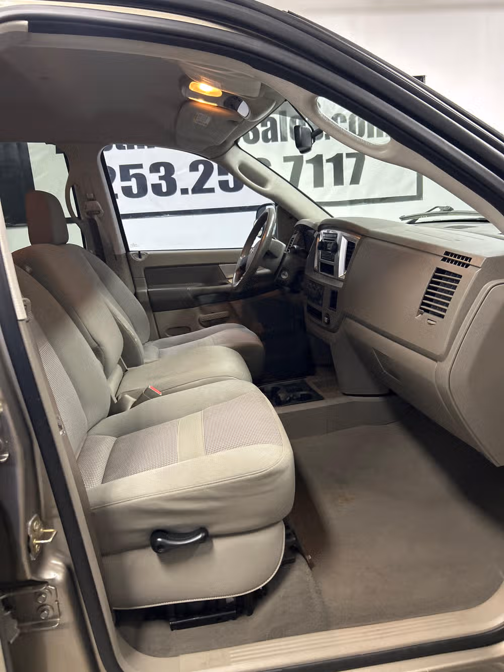2007 Dodge Ram 1500 SLT Image 13