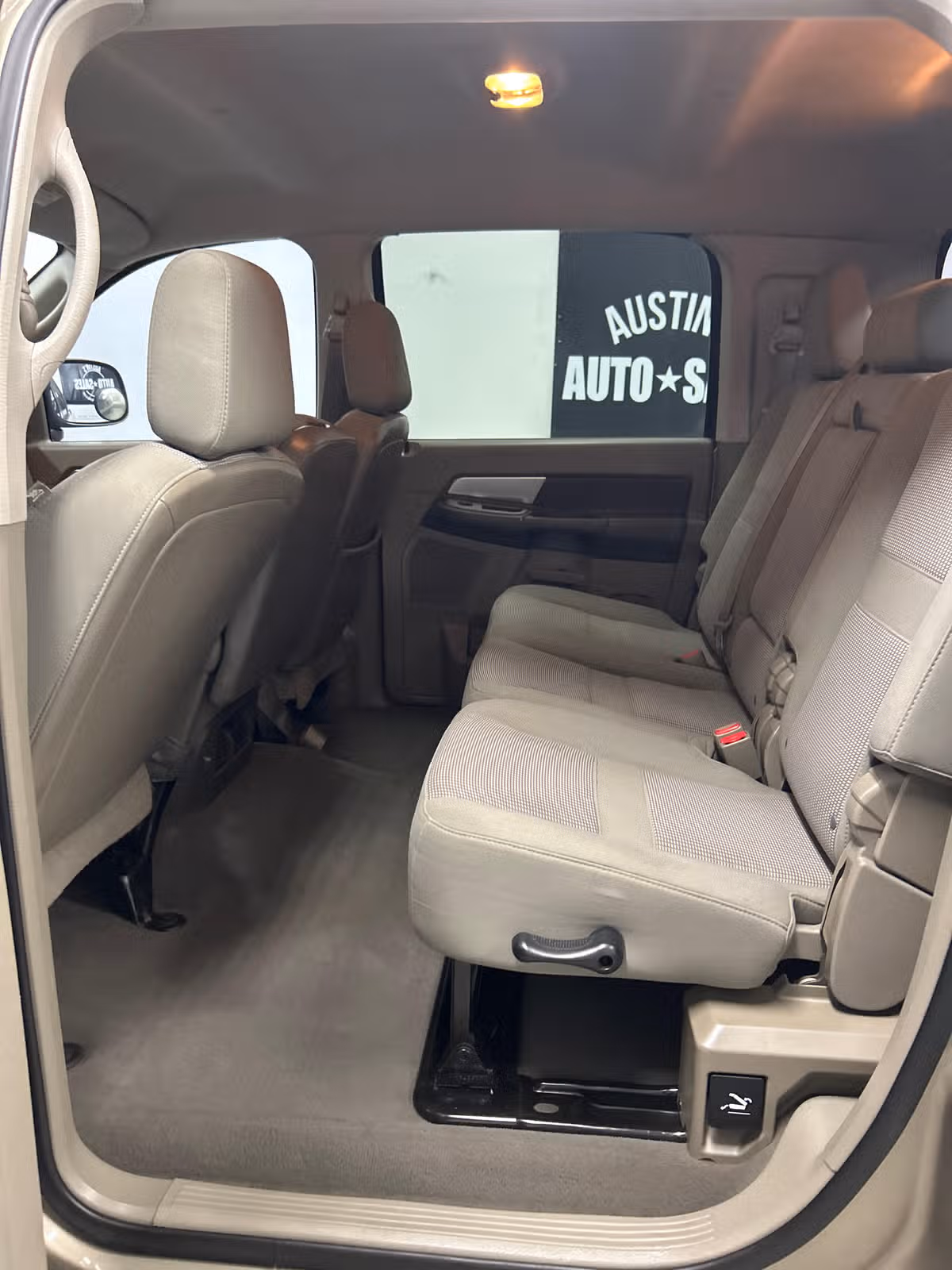 2007 Dodge Ram 1500 SLT Image 10