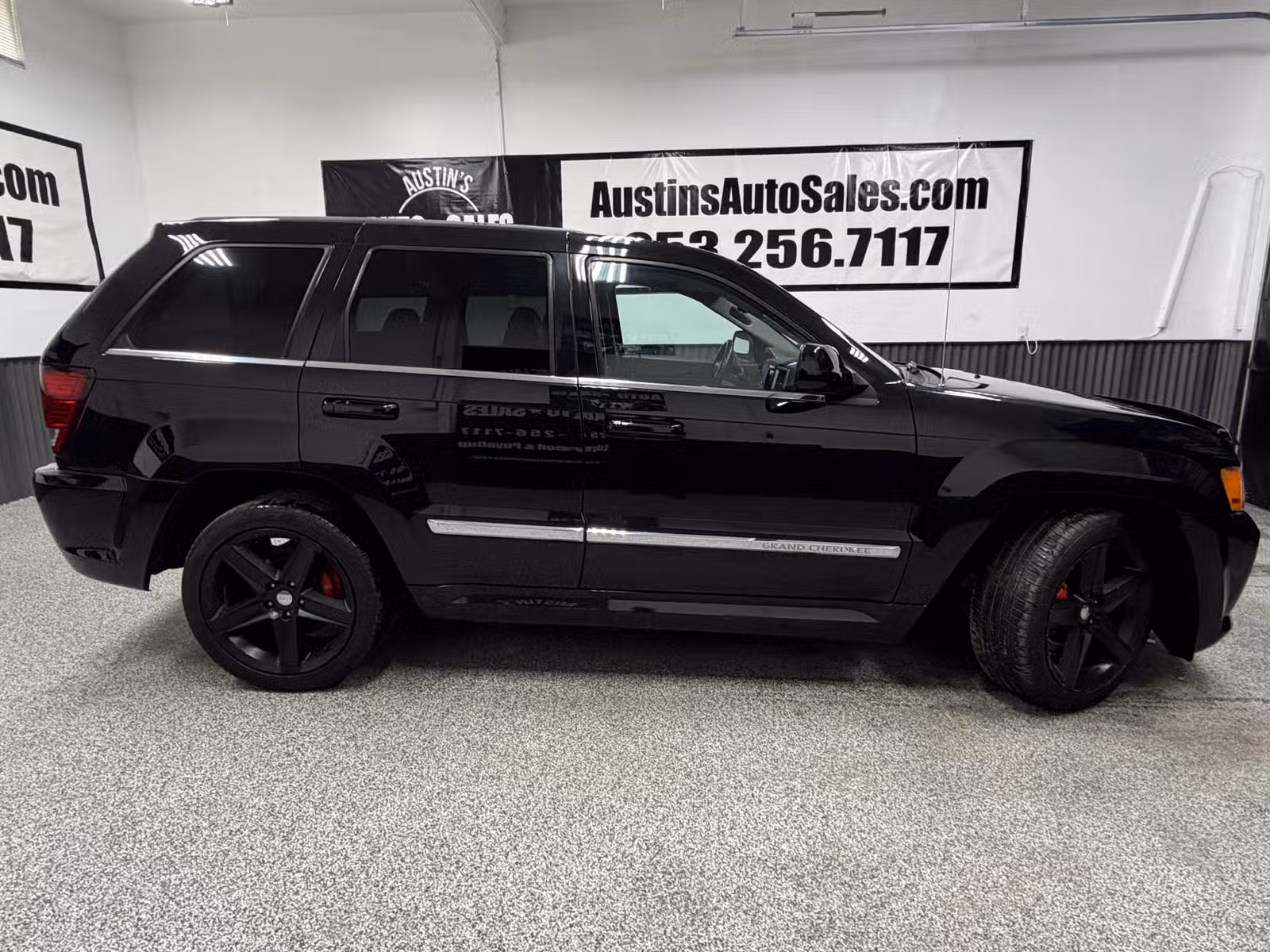 2008 Jeep Grand Cherokee SRT8 Upper Image 2