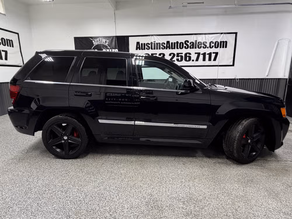 2008 Jeep Grand Cherokee SRT8 Image 2