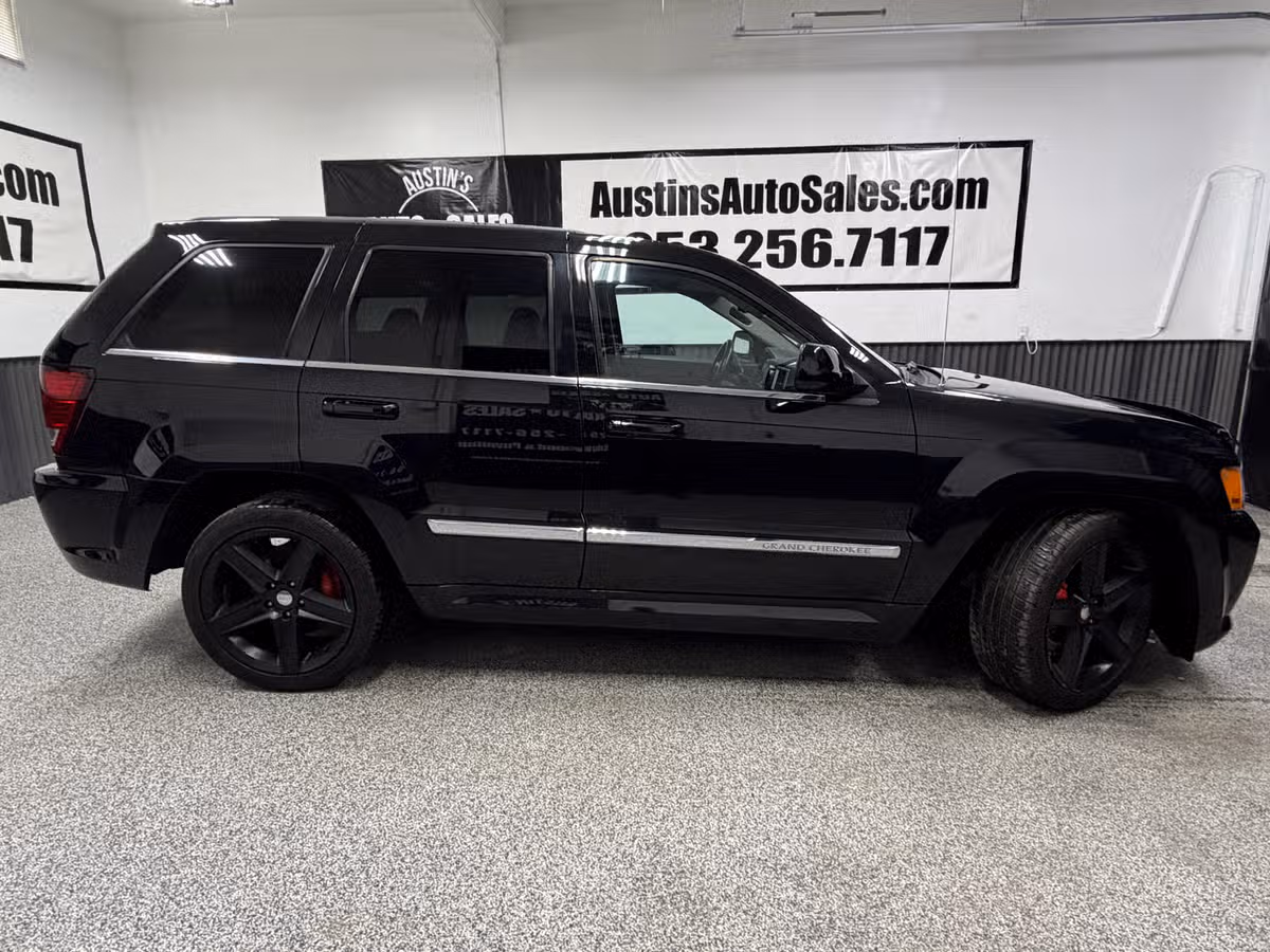 2008 Jeep Grand Cherokee SRT8 Image 2