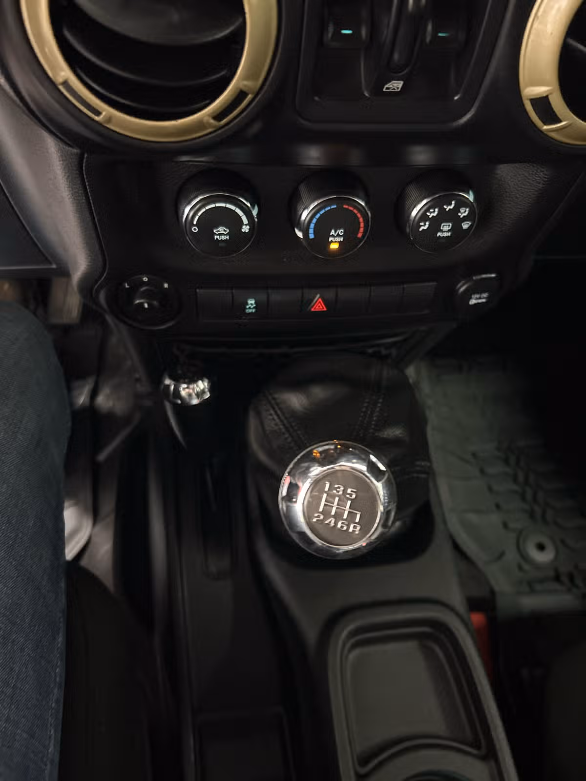 2017 Jeep Wrangler Unlimited Sport S Image 14