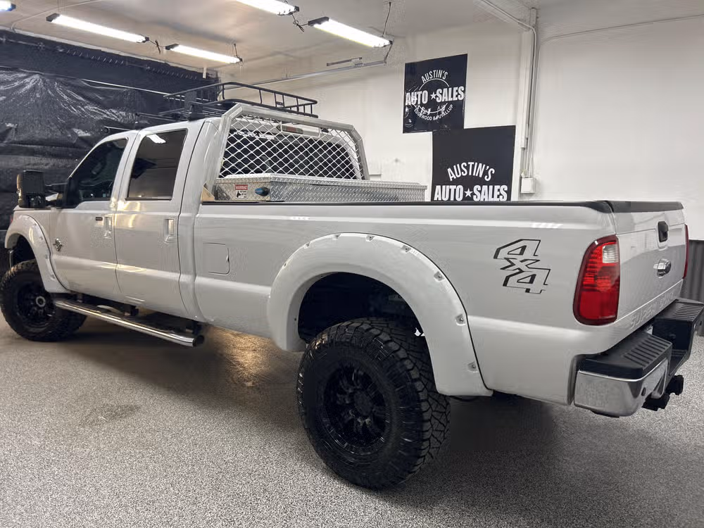 2015 Ford F-250 Super Duty Lariat Crew Cab Lower Image 2