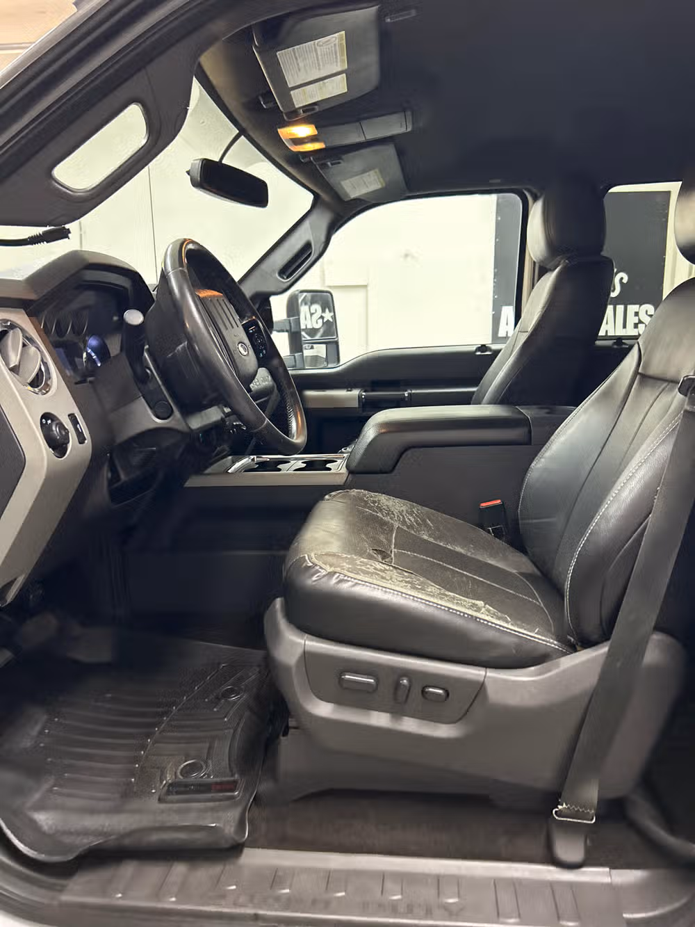 2015 Ford F-250 Super Duty Lariat Crew Cab Image 8