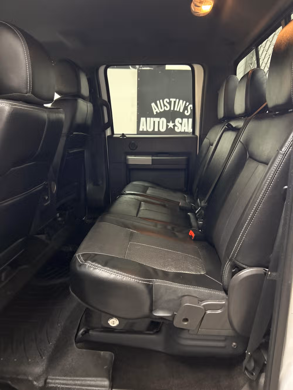 2015 Ford F-250 Super Duty Lariat Crew Cab Image 10