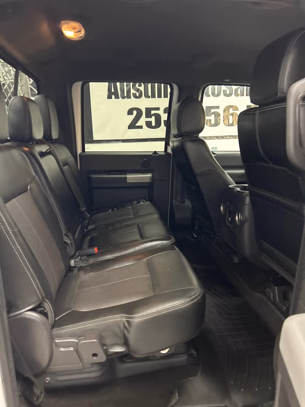 2015 Ford F-250 Super Duty Lariat Crew Cab Image 12