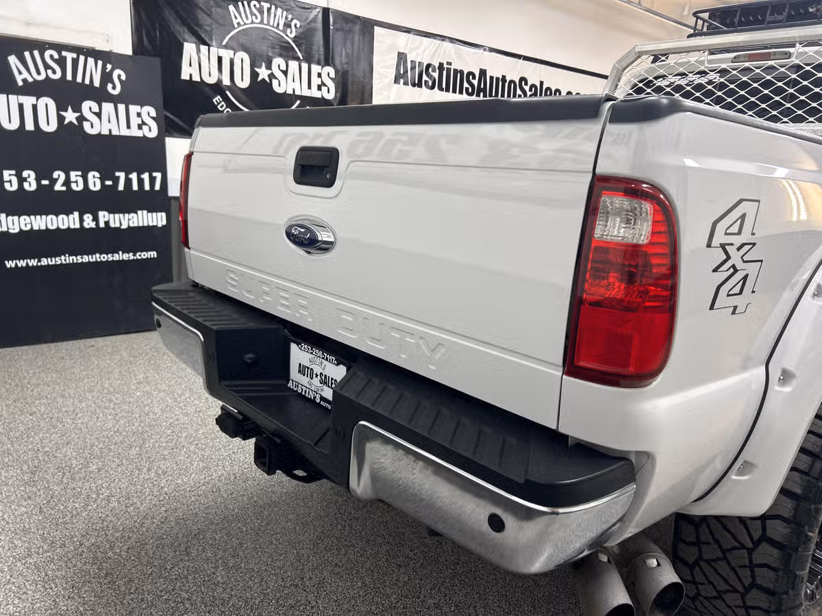 2015 Ford F-250 Super Duty Lariat Crew Cab Image 5