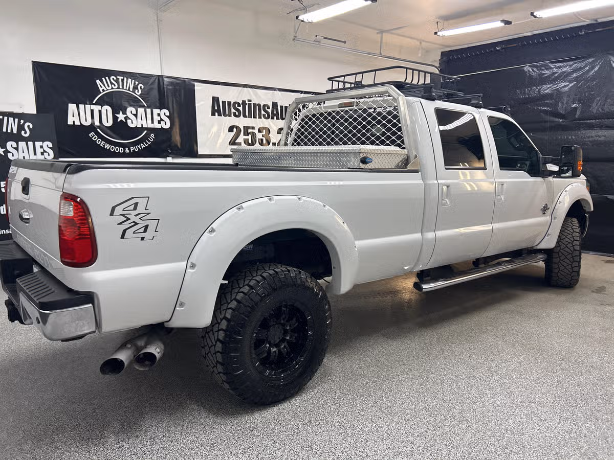 2015 Ford F-250 Super Duty Lariat Crew Cab Image 6