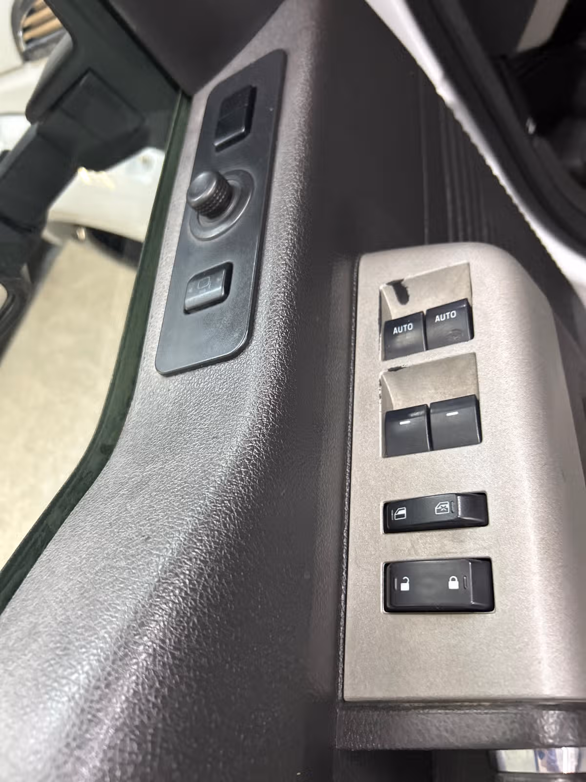 2015 Ford F-250 Super Duty Lariat Crew Cab Image 9