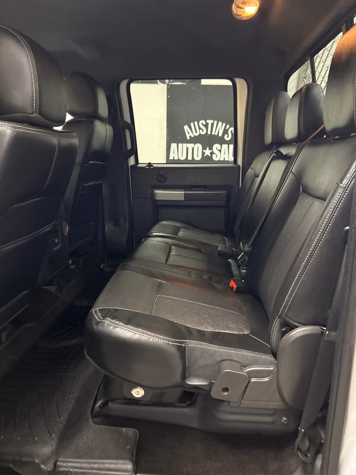 2015 Ford F-250 Super Duty Lariat Crew Cab Image 10